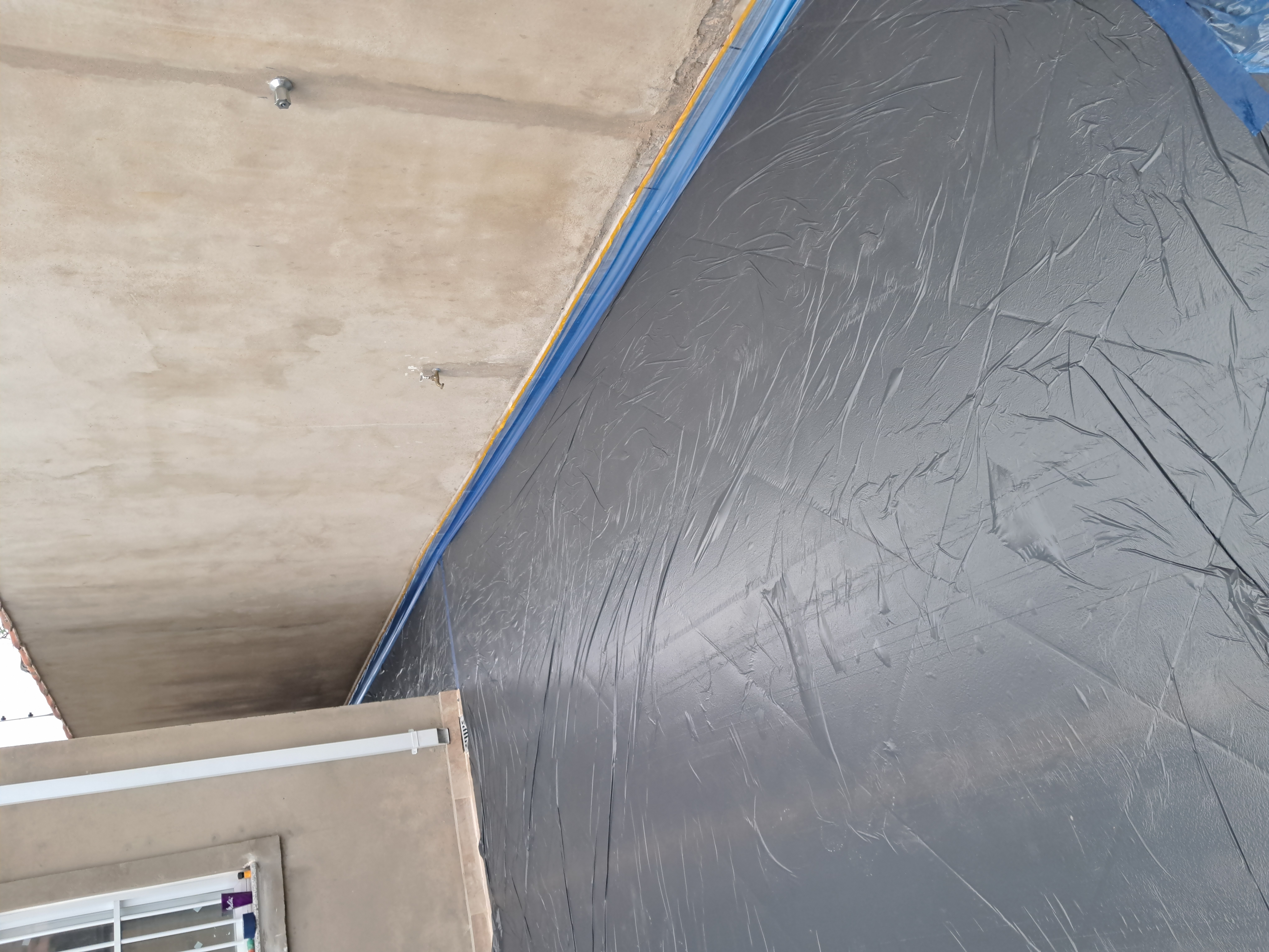 Piso coberto e protegido durante a pintura - Iego Pintor Peruíbe